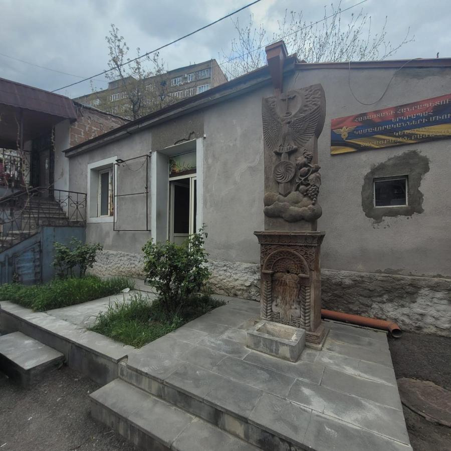 Guest House In The Small Center Ереван Экстерьер фото